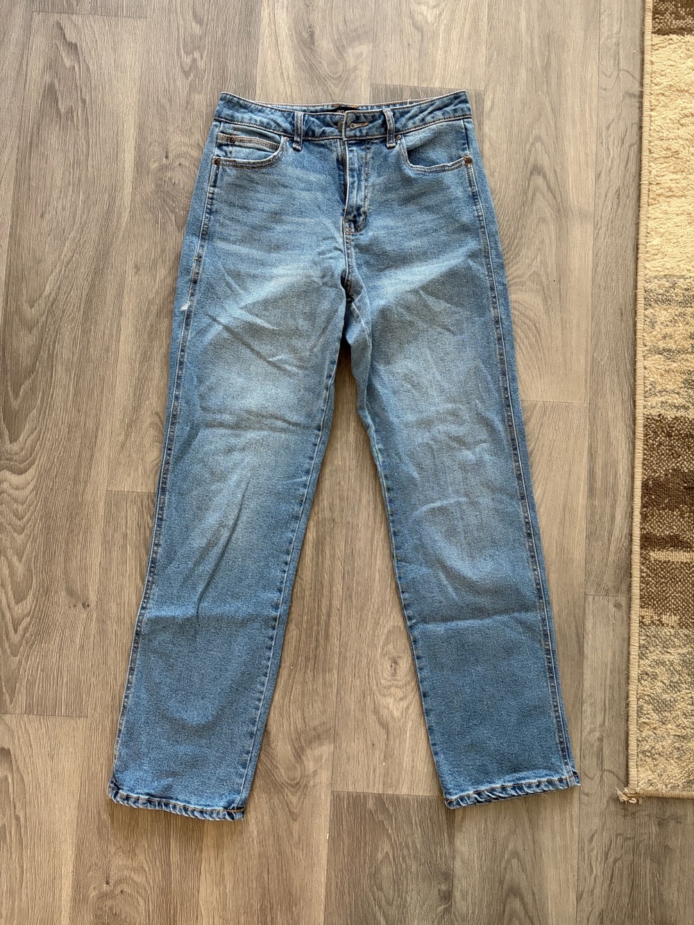 Classic Light Blue Women’s Straight-Leg Jeans